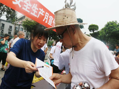 納溪大隊(duì)借力“安全生產(chǎn)月”集中咨詢?nèi)栈顒?dòng) 深入開展消防安全宣傳與網(wǎng)絡(luò)工程技術(shù)咨詢服務(wù)